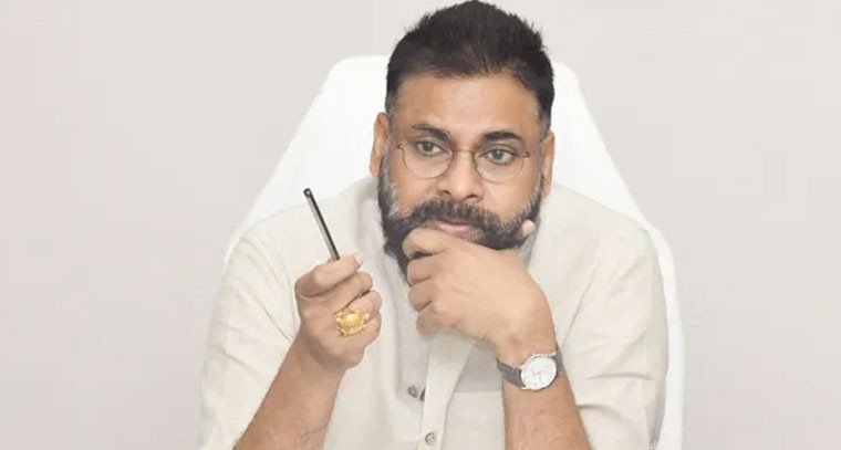 వివాహేతర సంబంధాలు పార్టీపై రుద్దే ప్రయత్నం: పవన్ కల్యాణ్