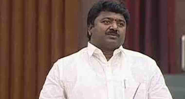 పూజారిపై దాడి చేసిన వారిని కఠినంగా శిక్షించాలి 
