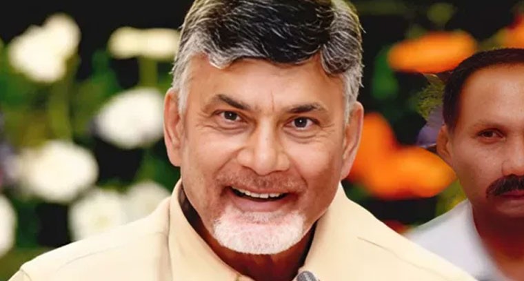 ఒక రోజు ముందుగానే పింఛన్ అందిస్తున్నాం: చంద్రబాబు