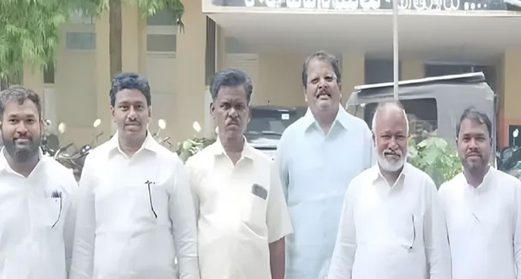 పుత్తూరు కోర్టుకు హాజరైన కూటమి నాయకులు