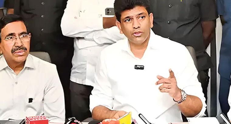 రాజధాని రైతు సమస్యలపై త్రిసభ్య కమిటీ చర్చ