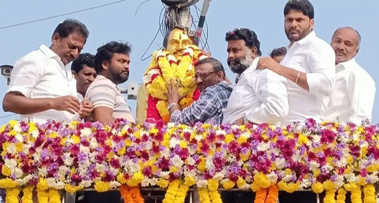 వైసీపీ ఆధ్వర్యంలో వంగవీటి మోహన రంగా 37వ వర్ధంతి