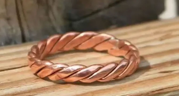 రాగి ఉంగరం ధరిస్తే ఆర్థిక బాధలు దూరం: నిపుణులు