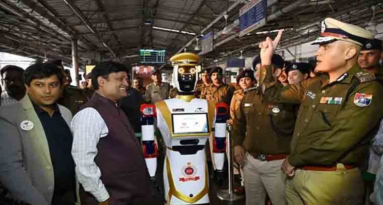 రైల్వేలో రోబో కాప్ సేవలు
