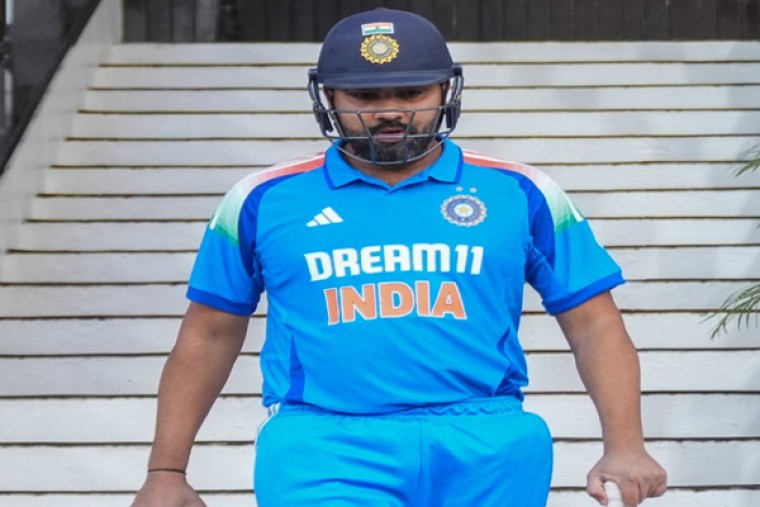 ఫేమ్ లేక సతమతం అవుతున్న రోహి శర్మ.... 