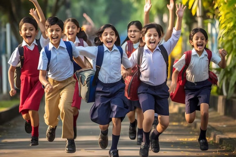 తెలంగాణలో సోమవారం స్కూళ్లకు సెలవు....   