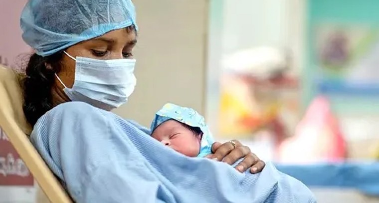 సిజేరియన్‌ వల్ల మహిళలకు వచ్చే సమస్యలివే..