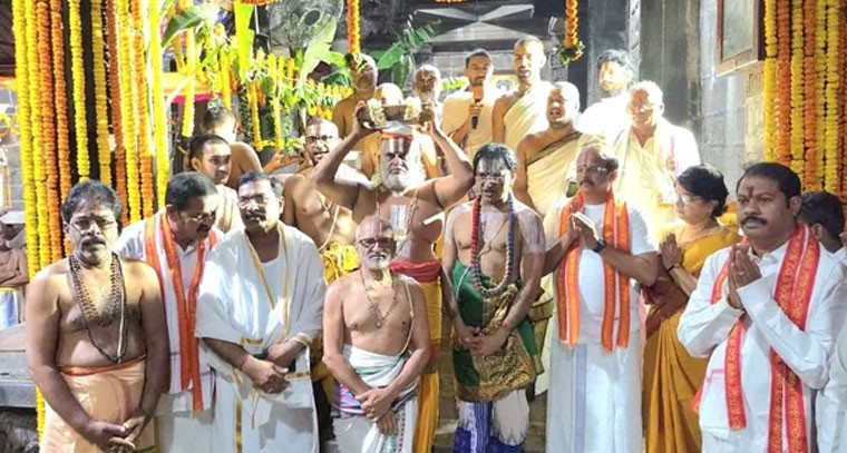 సింహాచలంలో తొలి చందనం అరగదీత ప్రారంభం