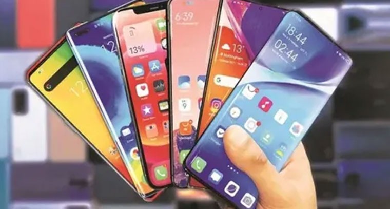 స్మార్ట్‌ఫోన్లను కొనుగోలు చేయాలనుకునే వారికి షాక్!