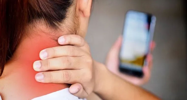 స్మార్ట్‌ఫోన్ వాడకంతో మెడ, భుజాల నొప్పులు