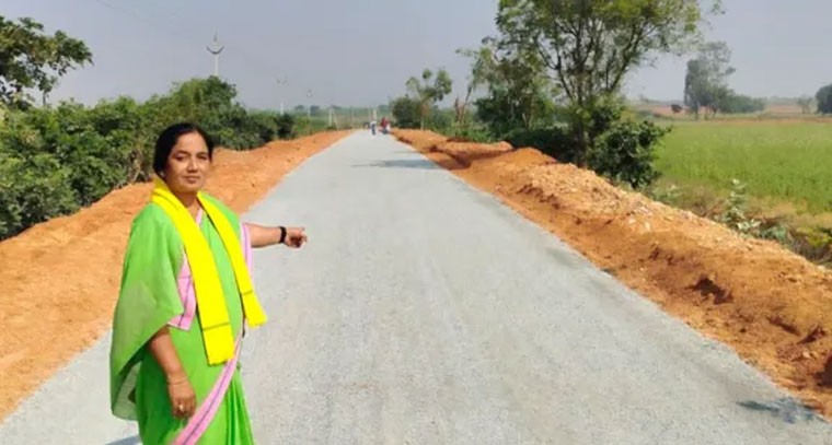 రాప్తాడులో అభివృద్ధి పనులు: ఎమ్మెల్యే సునీత పరిశీలన