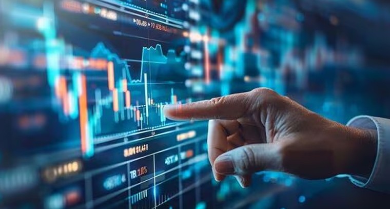 భారీ లాభాలతో దూసుకుపోతున్న స్టాక్‌ మార్కెట్లు!