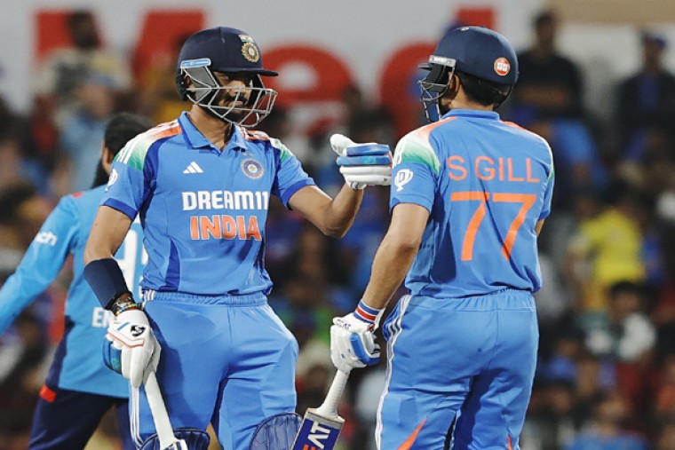 ఇండియా vs ఇంగ్లాండ్ తొలి వన్డేలో ఇండియా ఘన విజయం..... 