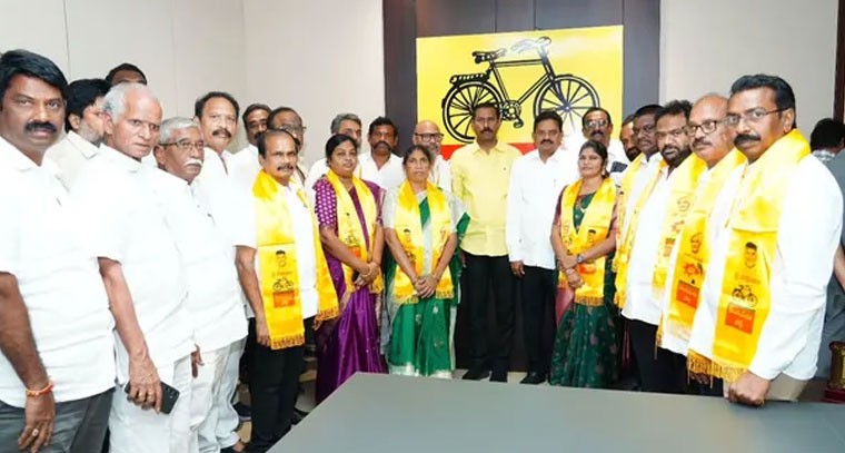 టీడీపీలో చేరిన వైసీపీ నాయకులు