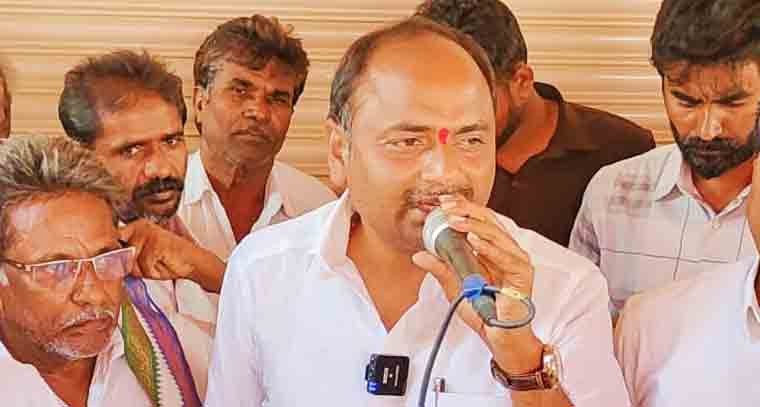 జగన్‌కు వస్తున్న ప్రజాధరణ చూడలేకే తప్పుడు కేసులు 
