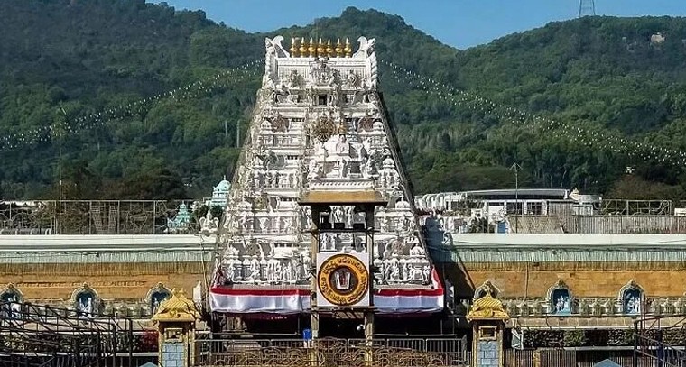 మహా భక్త జన ప్రవాహం.. వర్షంలోనూ తిరుమలలో రికార్డు స్థాయి రద్దీ, టీటీడీకి భారీ ఆదాయం


