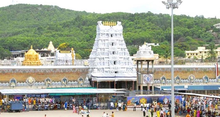 శ్రీవారి భక్తులకు అలర్ట్..30 కంపార్టుమెంట్లు ఫుల్