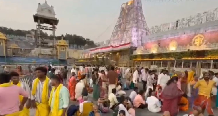 తిరుమల శ్రీవారి సర్వదర్శనానికి 6 గంటల సమయం