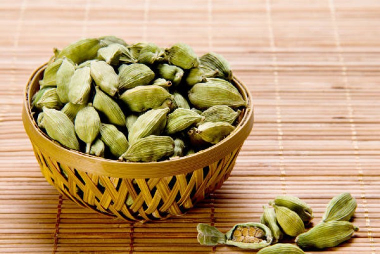 యాలకులలో అనేక ఔషధ గుణాలు

