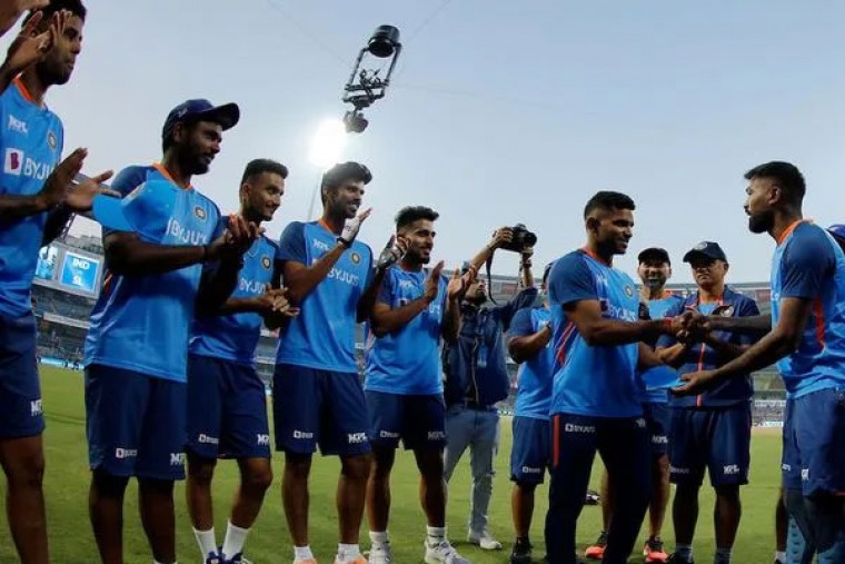తొలి టీ20లో టాస్ గెలిచిన శ్రీలంక 

