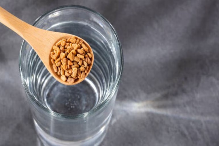 మెంతి నీరు తాగడం వల్ల చాలా ప్రయోజనాలు

