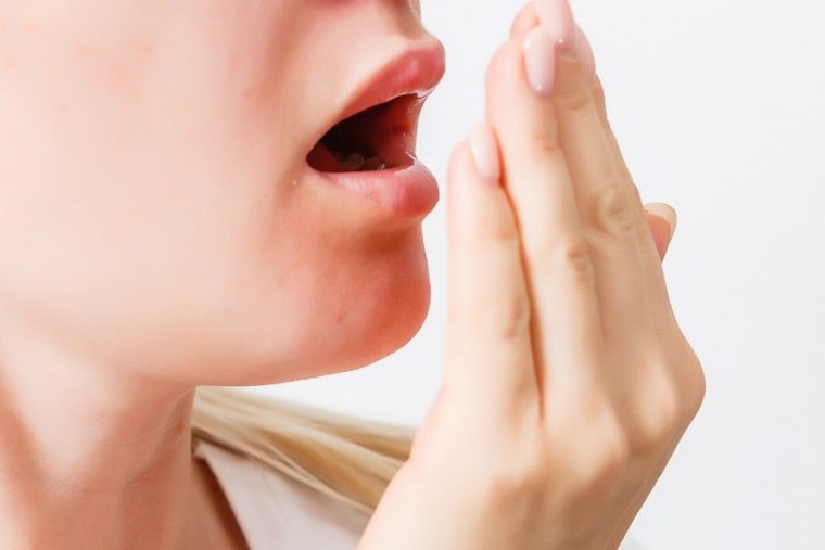 నోటి దుర్వాసన సమస్యతో బాధపడుతున్నారా...!

