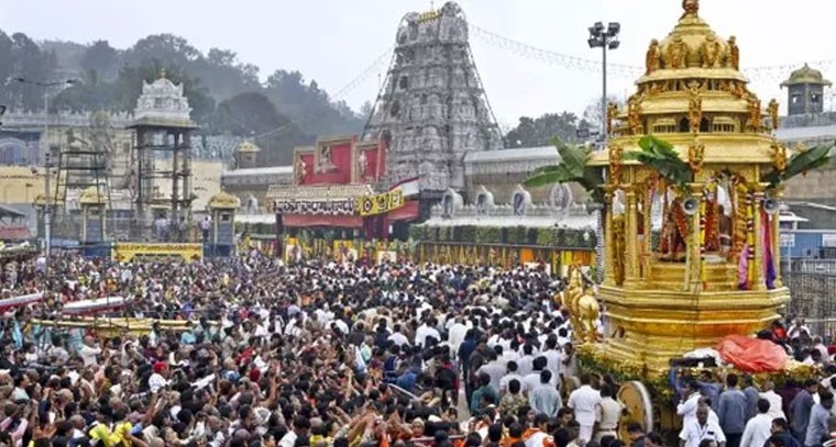తిరుమలలో భక్తుల రద్దీ.. శ్రీవారి దర్శనానికి 30 గంటల సమయం