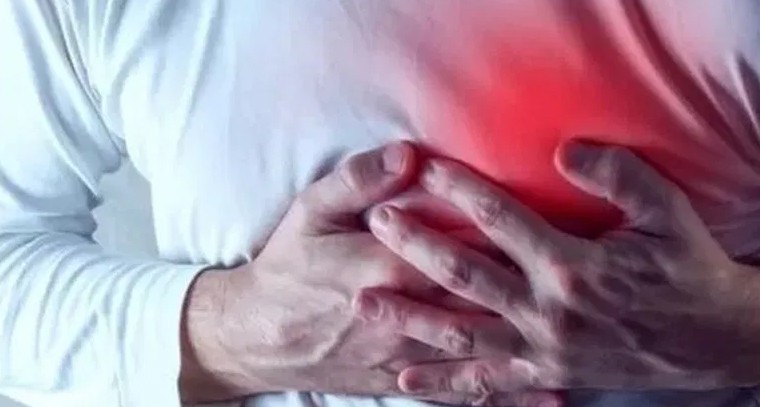 హార్ట్ ఎటాక్ వచ్చే ముందు కనిపించే సంకేతాలు

