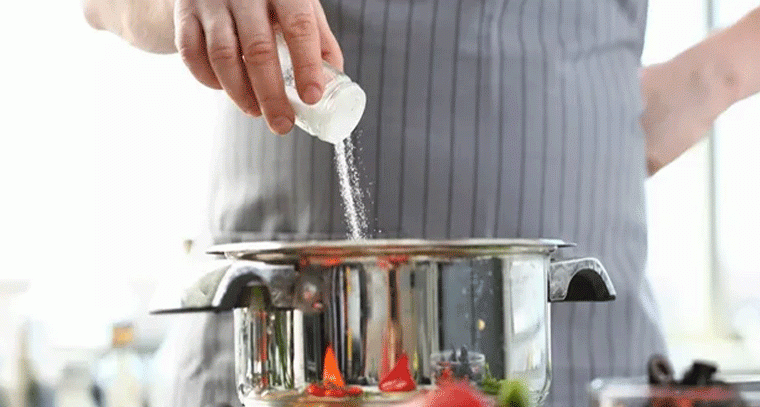 కూరల్లో ఉప్పు ఎక్కువైతే.. ఇలా తగ్గించండి