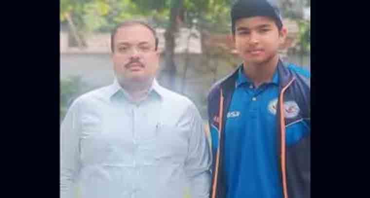 భావోద్వేగానికి గురైన వైభవ్ తండ్రి 
