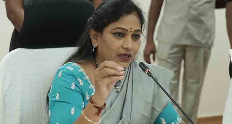 త్వరలోనే మోడల్ పోలీస్టేషన్ల నిర్మాణం చేపడుతాం 
