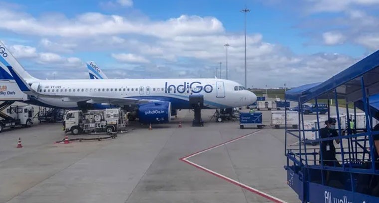 విశాఖ ఎయిర్‌పోర్ట్‌ నుంచి ఇవాళ 9 ఇండిగో విమాన సర్వీసులు రద్దు