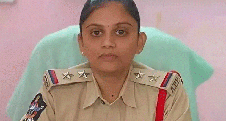 కోడి పందేలు నిర్వాహకులకు పోలీసుల హెచ్చరిక