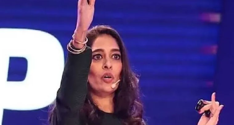 ఐపీఎల్ మెగా వేలం నిర్వహిస్తున్న మహిళ ఎవరో తెలుసా?