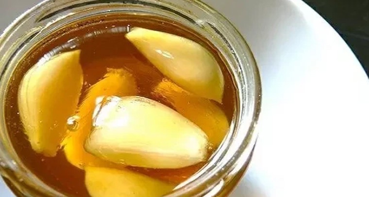 తేనెలో నానబెట్టిన వెల్లుల్లి తినడం వల్ల కలిగే ప్రయోజనాలు