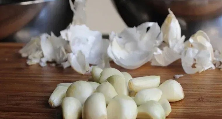 వెల్లుల్లి తొక్క తీయడానికి సులభమైన చిట్కాలు!