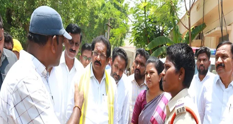వినుకొండ రోడ్డుప్రమాదంపై చీఫ్ విప్ జీవి పరామర్శ