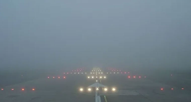 విశాఖలో పొగమంచు.. ఉమెన్స్ టీమ్ ఫ్లైట్ డైవర్ట్