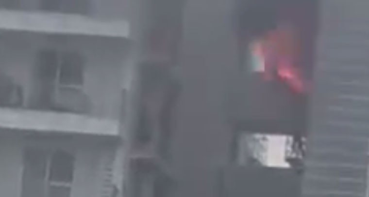 విశాఖలో అగ్నిప్రమాదం.. అపార్ట్‌మెంట్‌లో చెలరేగిన మంటలు