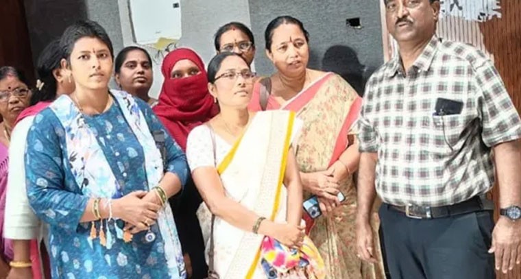 వేతనాలు చెల్లించకుండా ఎలా పని చేయిస్తారు..