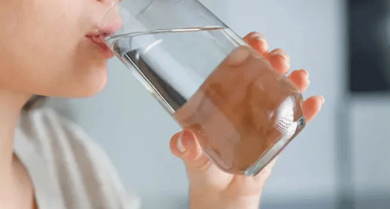 పొద్దున్నే నీళ్లు తాగితే ఎన్నో లాభాలు !