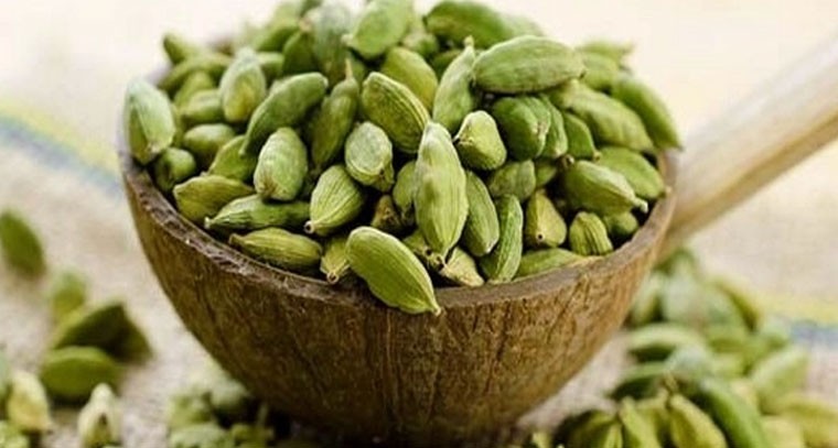 ఏలకులను నోటిలో పెట్టుకుని నిద్రించడం వల్ల కలిగే ప్రయోజనాలు