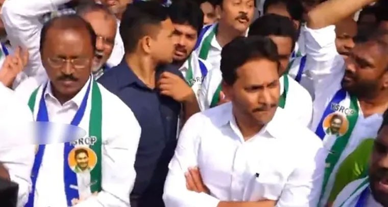 అసెంబ్లీ నుంచి వైసీపీ సభ్యుల వాకౌట్