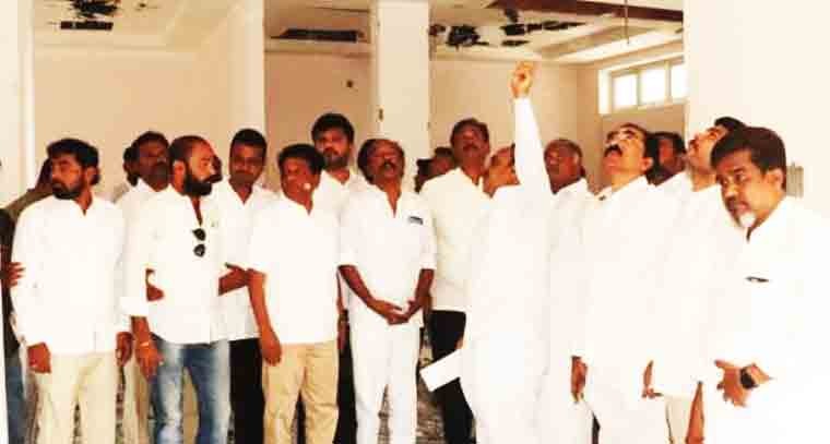 అనంతపురం జిల్లాలో నూతన వైసీపీ కార్యాలయాన్ని ధ్వంసం చేసిన గుర్తుతెలియని దుండగులు 