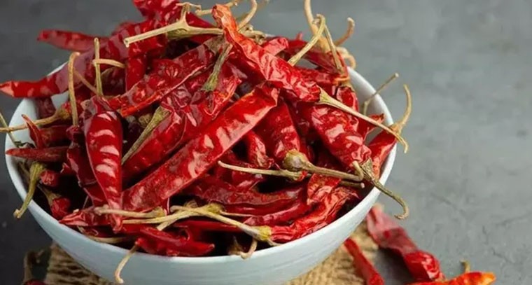 ఎండు మిర్చి: రుచి మాత్రమే కాదు, ఆరోగ్యానికి అద్భుత ప్రయోజనాలు!
