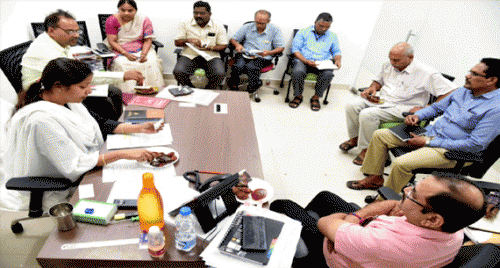 ఓటు హక్కు వినియోగించుకునేలా ఎన్నికల సంఘం ఏర్పాట్లు : సుజాత శర్మ