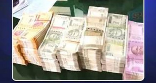 విశాఖపట్నంలో భారీగా పట్టుబడిన నగదు... 
