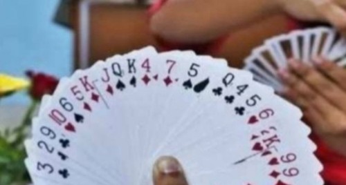 పేకాట స్థావరాలపై పోలీసులు దాడులు.
