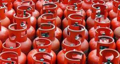 గుడ్ న్యూస్..తగ్గిన గ్యాస్ సిలిండర్ల ధర... 
