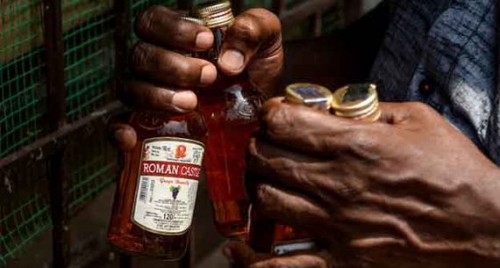 కర్ణాటక మద్యం పట్టివేత
